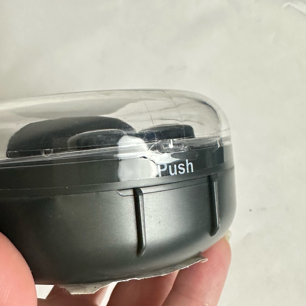 Altec Lansing Black Wireless Earphones - Picture 4 of 4